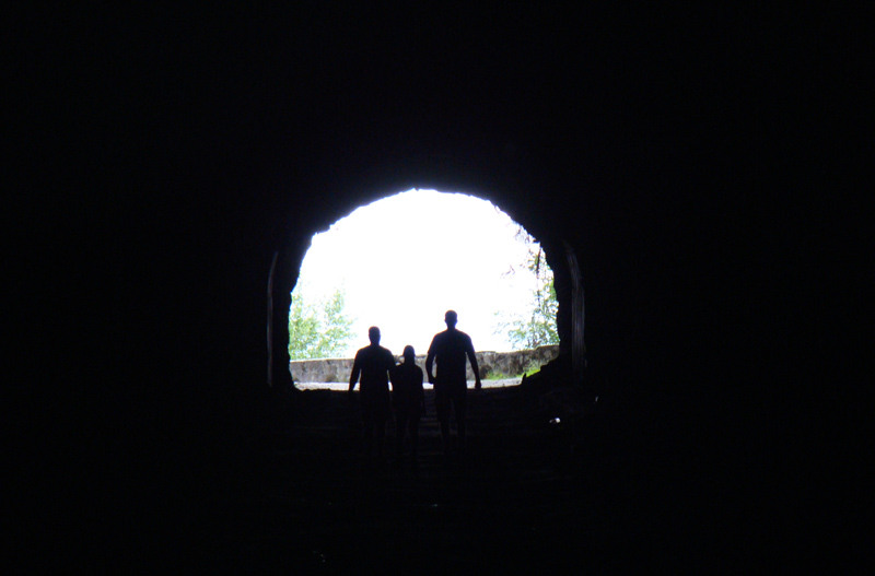 Oameni in tunel