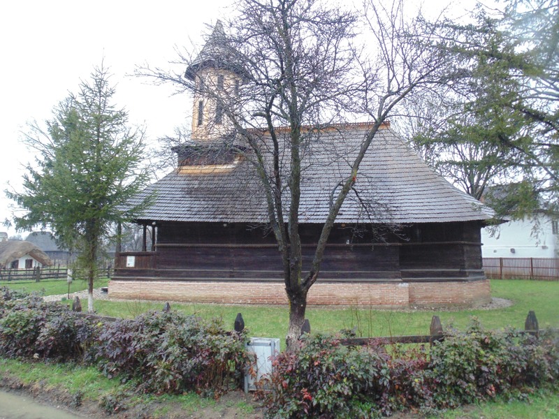 pe-domeniul-muzeului-golesti-10