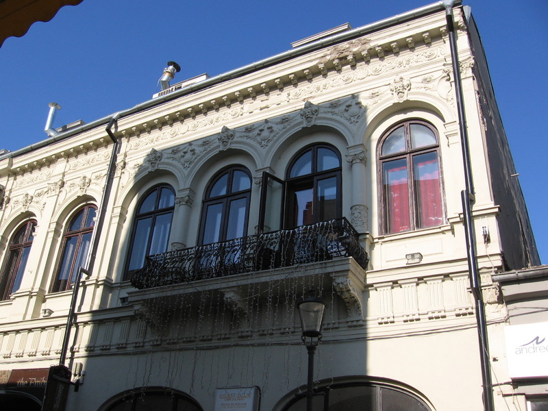 hanul-cu-tei-lipscani-1