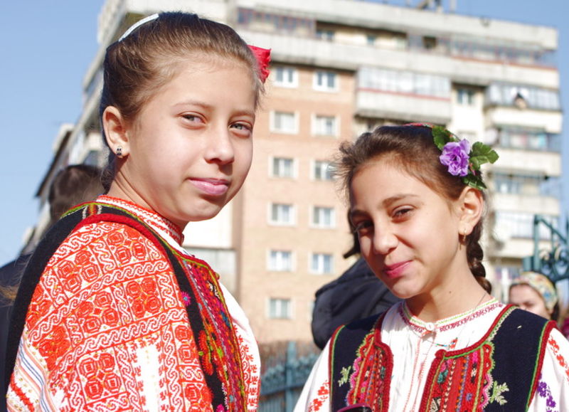 fetite-dupa-biserica