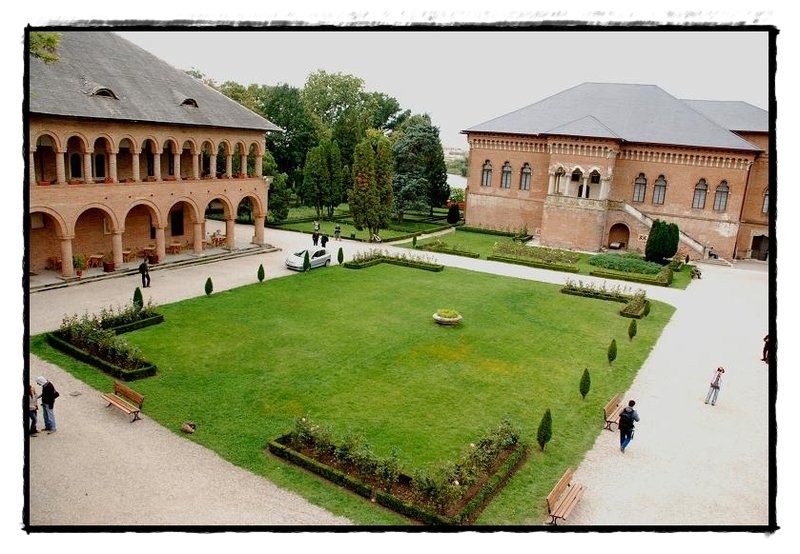 15-curtea-interioara-mogosoaia-de-florijianu