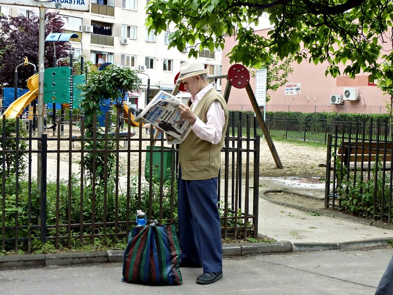 Pensionarul cu plasa