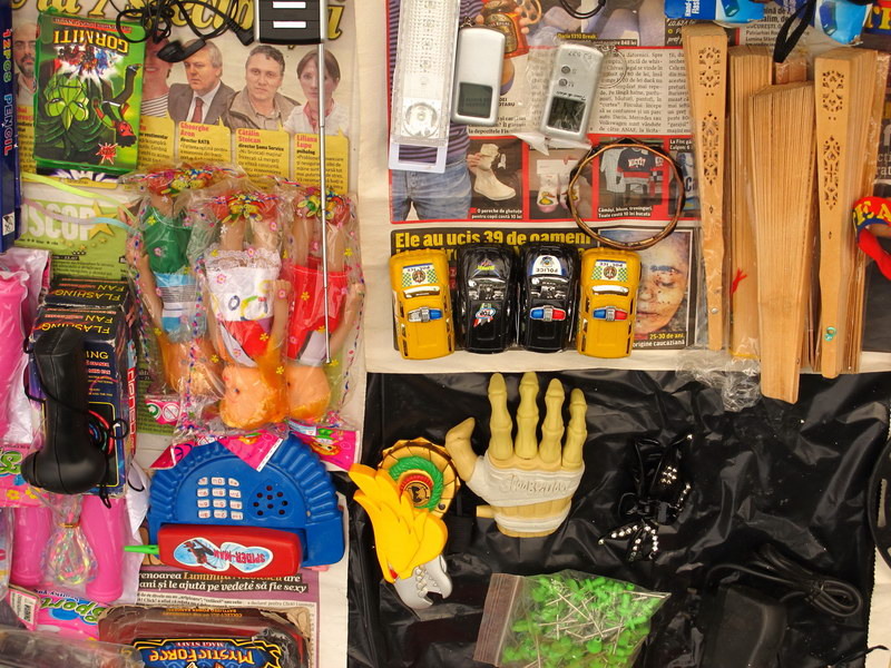 Revista presei printre obiecte de vanzare