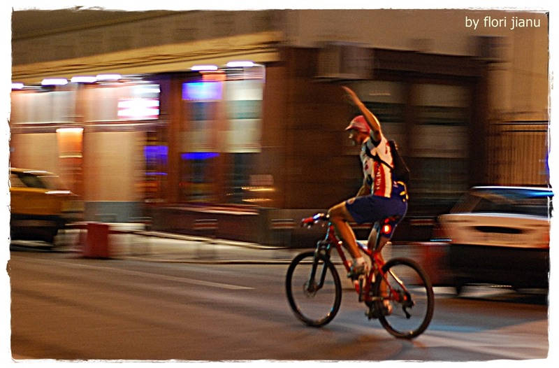 biciclistul-care-ne-a-salutat-din-mers