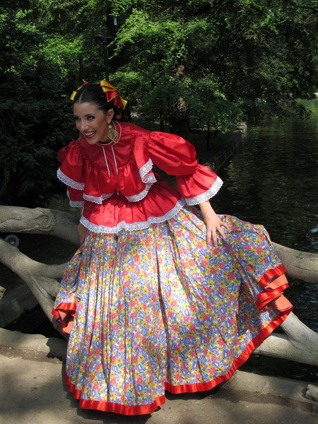 chica pe podul de nuci