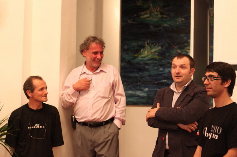 in mijloc directorii institutelor