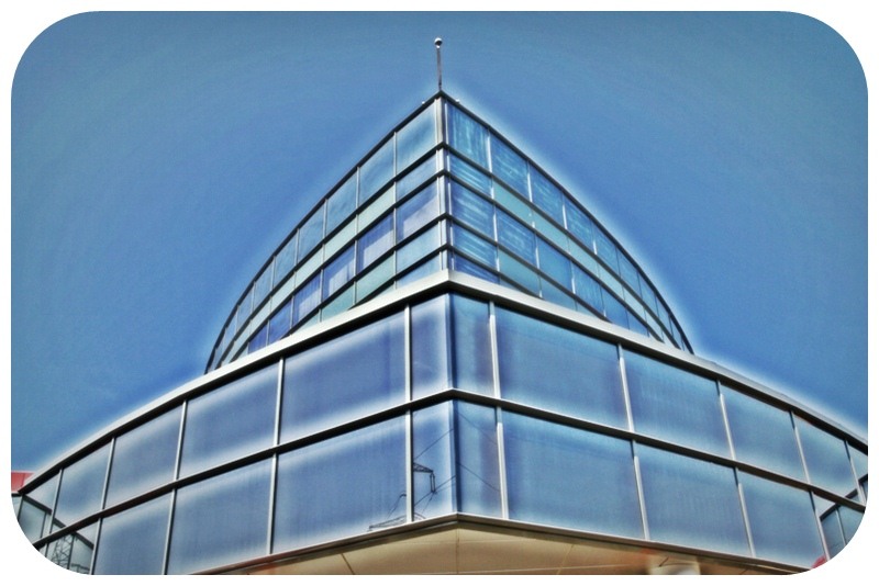 Dragonul Rosu de culoare albastra