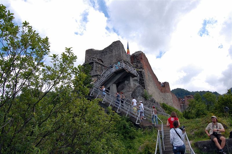 spre-cetatea-poienari