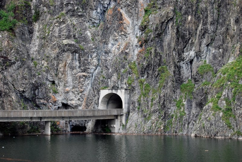 lacul-de-acumulare-vidraru-2