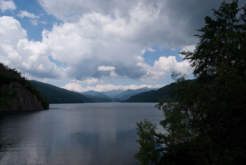 reflexii-pe-lacul-vidraru