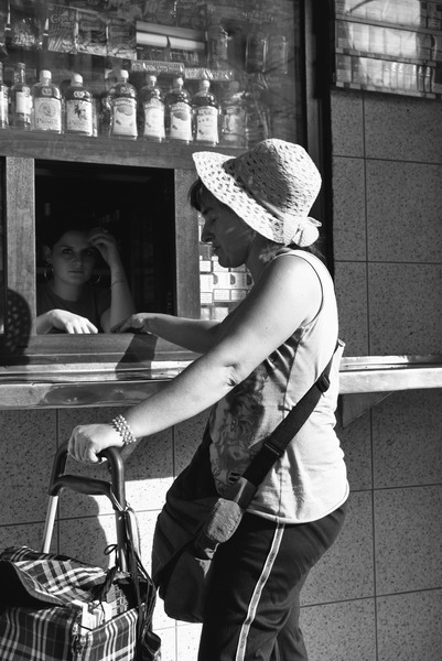 ...dincolo de tejghea