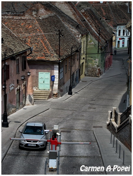 la bariera cu minciunile sau nu toate minciunile trec pe sub pod...