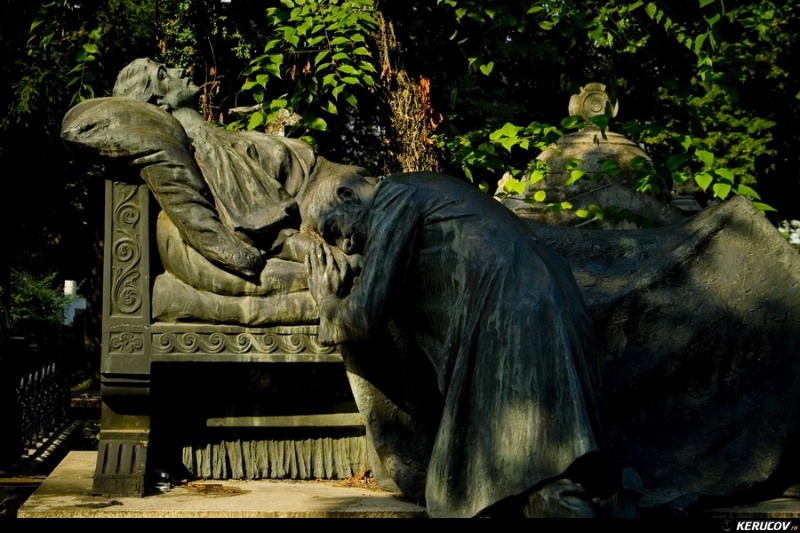 kerucov_cimitirul_bellu_100807_04