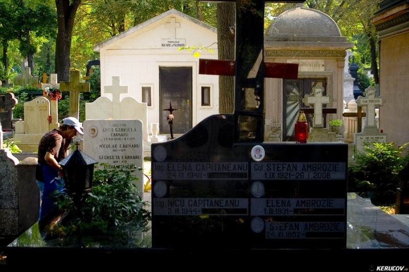 kerucov_cimitirul_bellu_100807_07