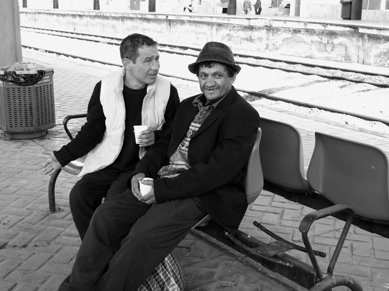 Asteptand in gara cu gandul la dragoni