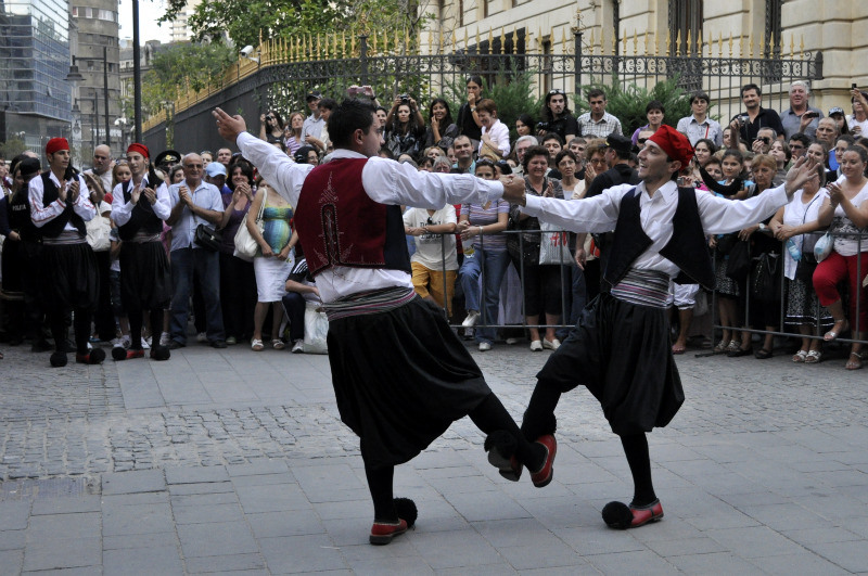 ansamblul-ellas-dansand-zorba-la-zilele-bucurestiului