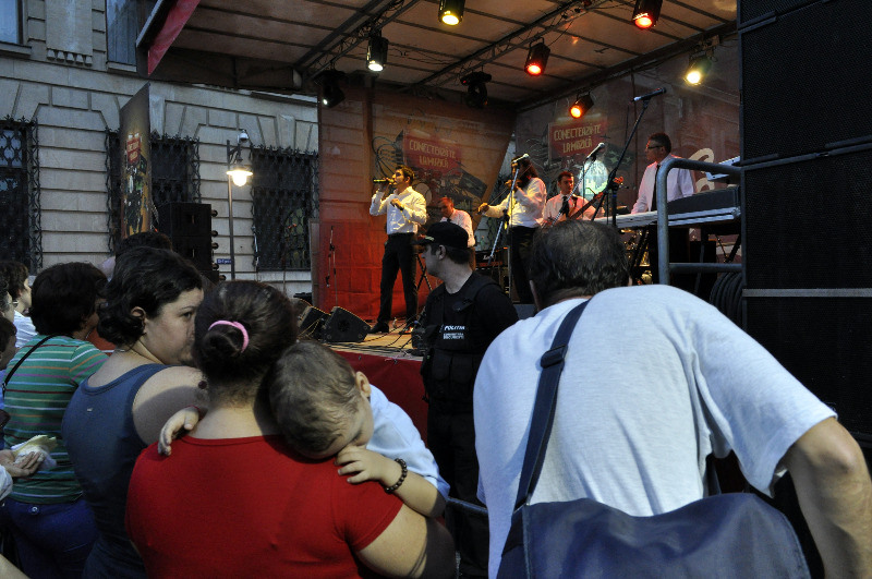 copil-adormit-si-silviu-biris-la-zilele-bucurestiului