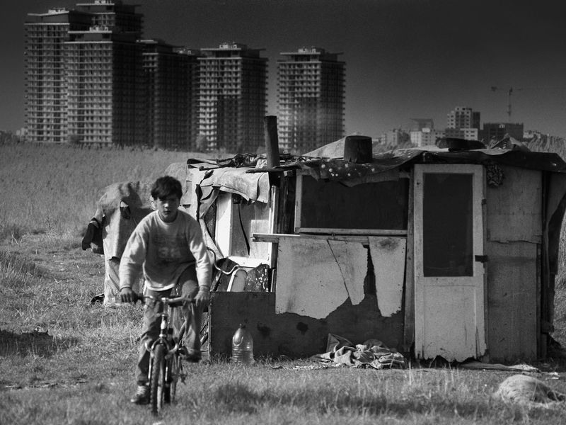 cornel-hlupina-universuri-paralele