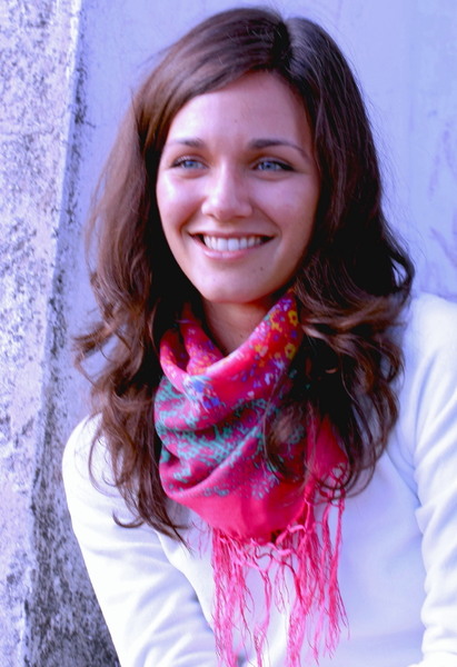 studiu-alexandra-in-rosu-si-albastru_1