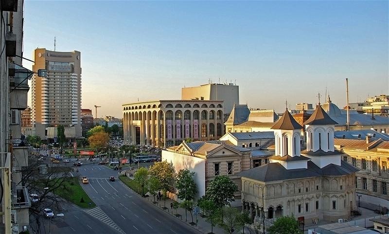 piata-universitatii_cristina-stoica_n