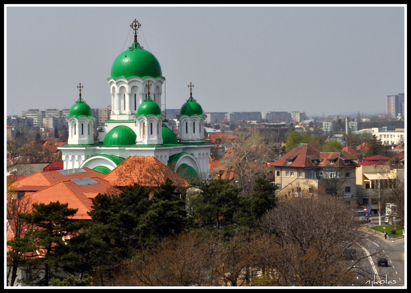 Manastirea casin vazuta de pe Arcul de Triumf