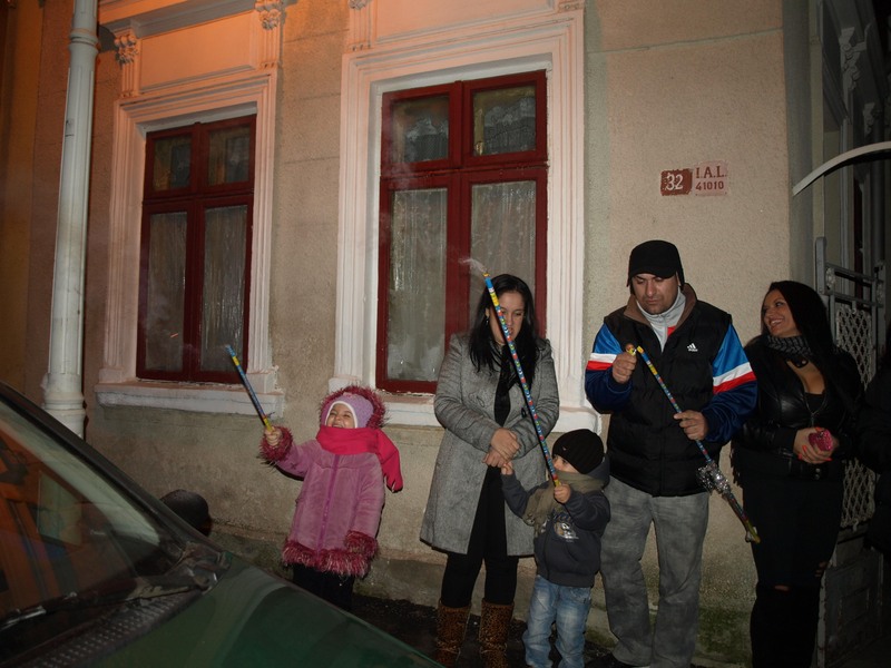 arderea artificiilor,simbolizand alungarea raului!