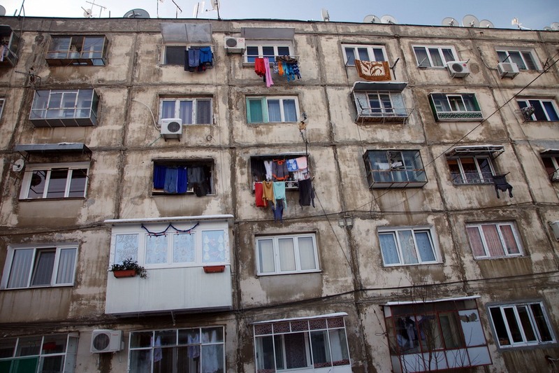 termopane si antene in ghetoul de pe Valea cascadelor