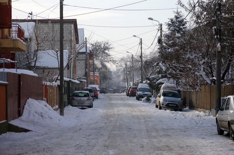 si strazile care dau in Strada liniei