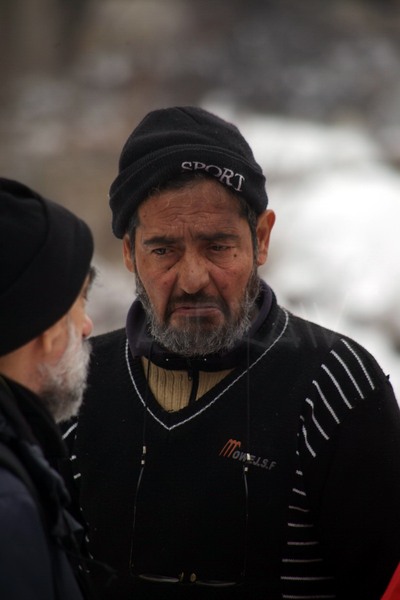 Din '96 stam asa aici. Nu intereseaza pe nimeni."