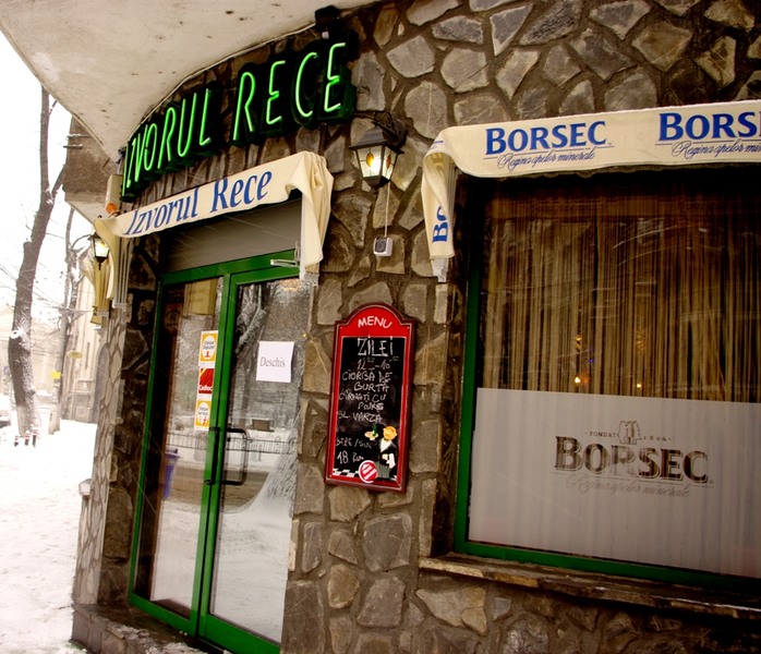 o-masa-calda-de-la-izvorul-rece