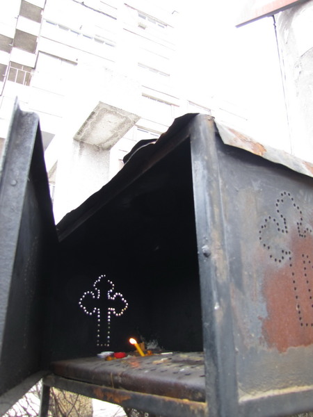 9-the-light-shadow-of-a-cross_resize