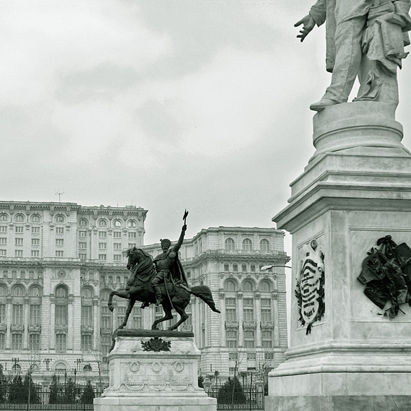 ap7074-casa-cu-statui