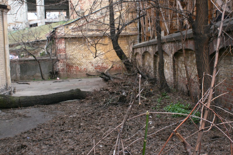 13-ruine-zidul-depoului