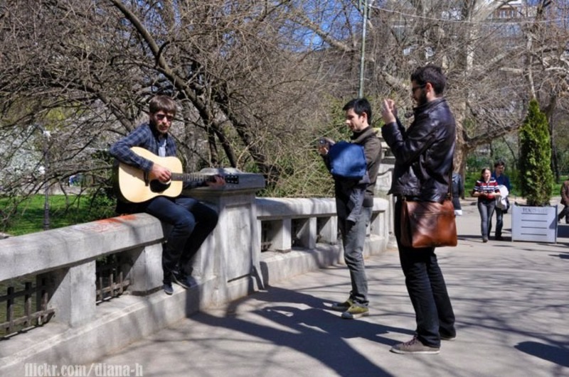 208779_215913088425320_100000198908338_954947_8078983_n