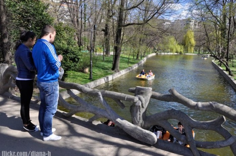 216068_215915111758451_100000198908338_954966_6968320_n