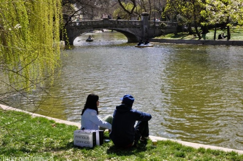 216444_215912775092018_100000198908338_954944_7476856_n