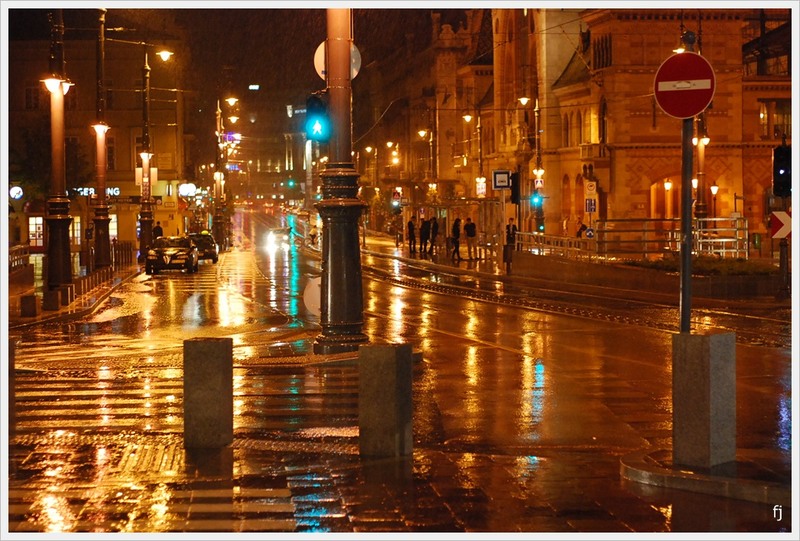 budapesta-noaptea-pe-ploaie