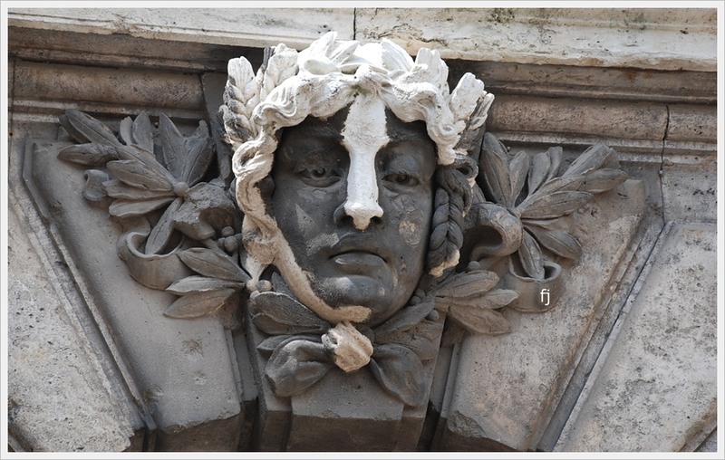 detaliu-din-palatul-regal