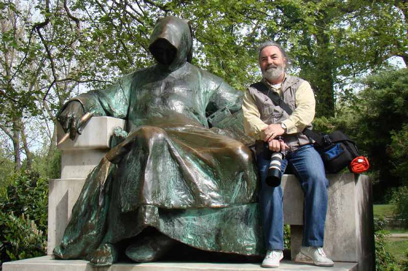 Roberto cu statuia anonimului