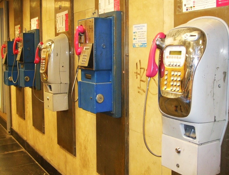 telefoane-in-pesta