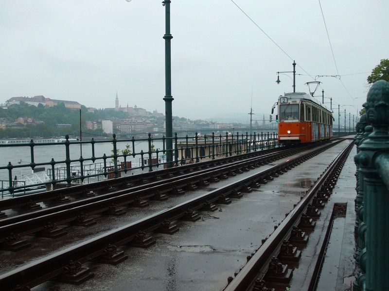 tramvaiul-de-pe-malul-pestei