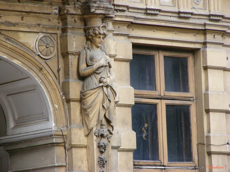 5&#45;cariatidele&#45;stau&#45;sa&#45;cada, pacat