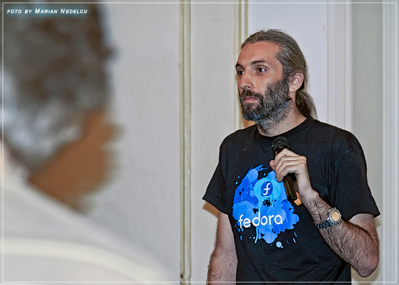 Nicu Buculei la conferinta Open Source AGORA - reprezentant Ceata si Fedora Project