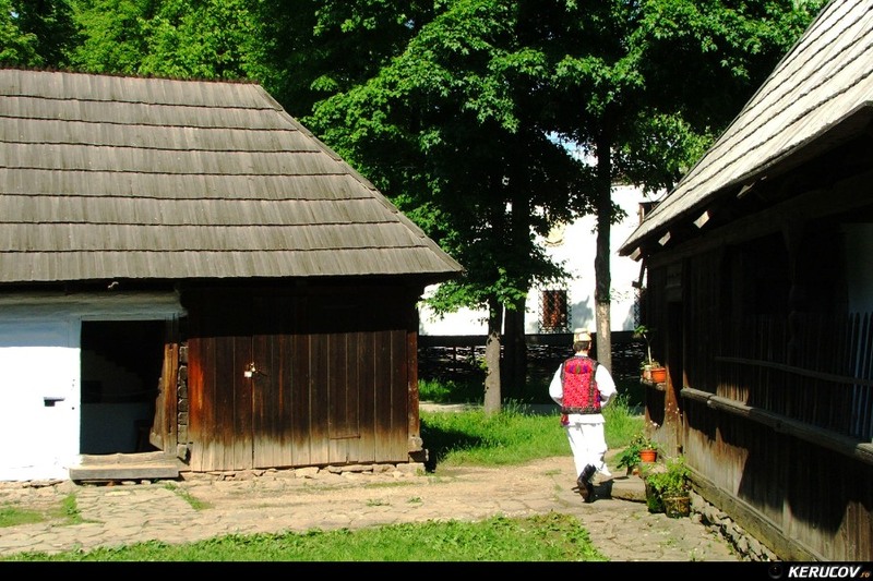 2011_kerucov_din_sat_in_sat_din_loc_in_loc_culise_03