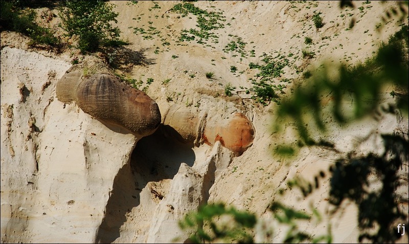 20-trovantii-pe-stanca-de-nisip