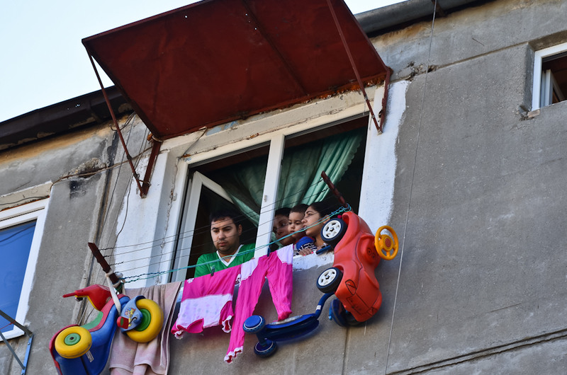 fereastra-cu-jucarii