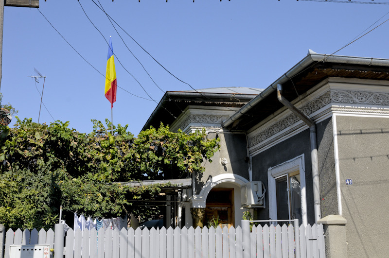 Tre culori cunosc pe lume