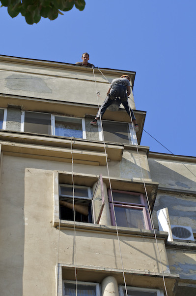 Atentie inchideti geamurile