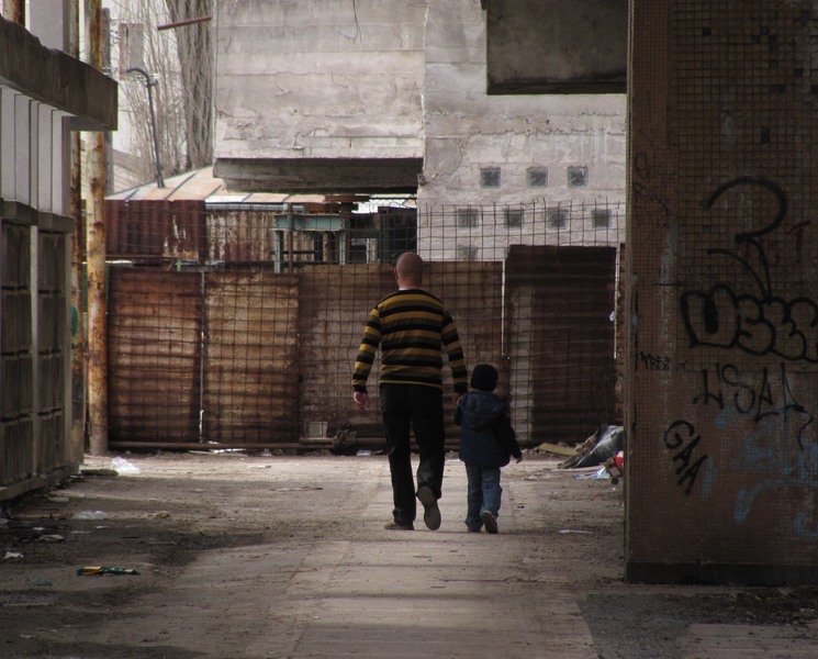 Prin cenusa imperiului