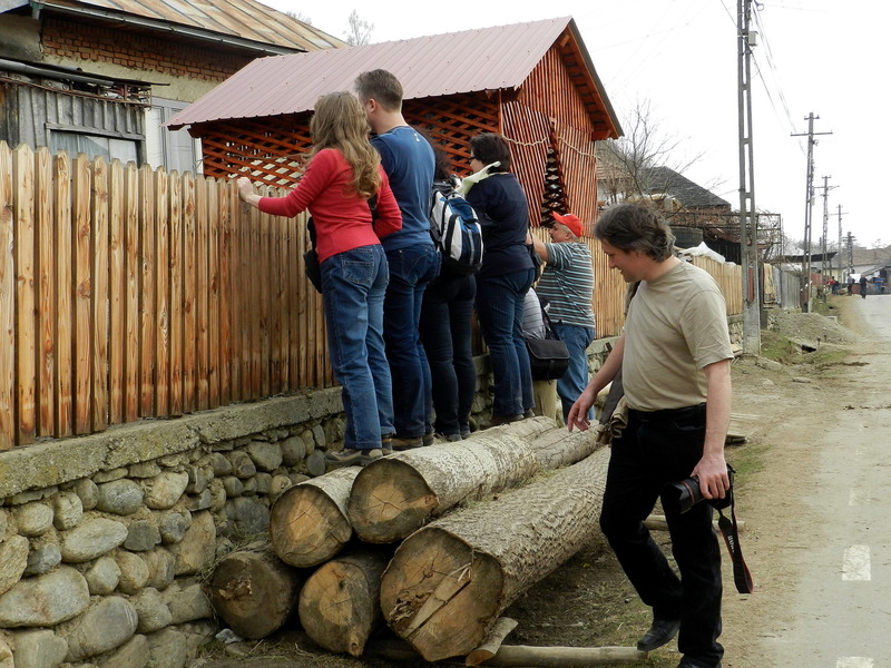Daca e loc in casuta vreau sa stau si eu aici
